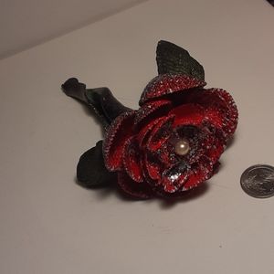 Seashell rose statue